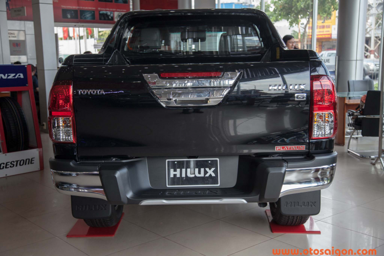 Cận cảnh Toyota Hilux 2018 giá 878 triệu tại Việt Nam