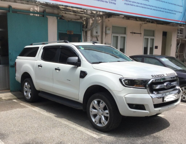 Cận cảnh Toyota Hilux 2018 giá 878 triệu tại Việt Nam Cận cảnh Toyota Hilux 2018 giá 878 triệu tại Việt Nam