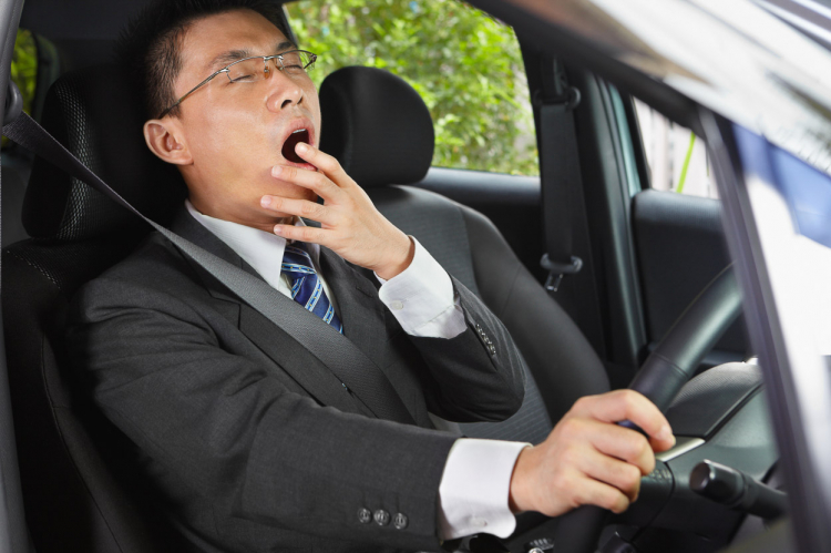 Những mẹo chống buồn ngủ khi chạy xe đường dài Những mẹo chống buồn ngủ khi chạy xe đường dài