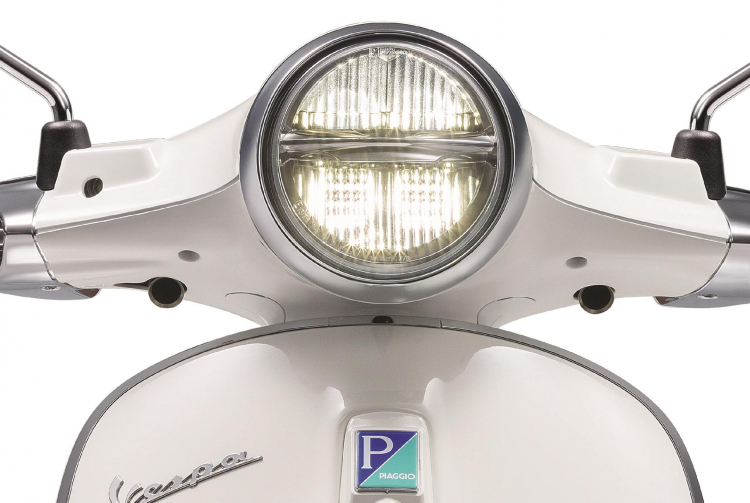 Vespa Primavera phiên bản Yacht Club - thêm đèn LED, giá 77 triệu 500 ngàn
