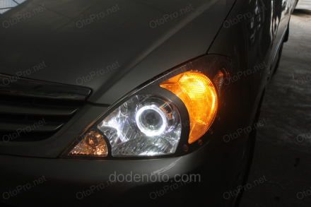 Innova-do-bixenon-vong-angel-eyes-kieu-bmw-2.jpg