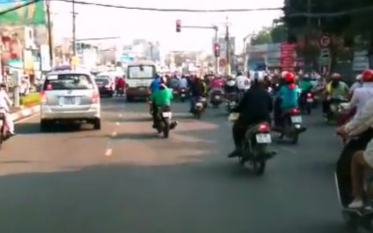 Quay đầu tại ngã tư Bảy Hiền Quay đầu tại ngã tư Bảy Hiền
