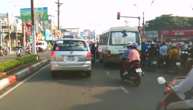 Quay đầu tại ngã tư Bảy Hiền