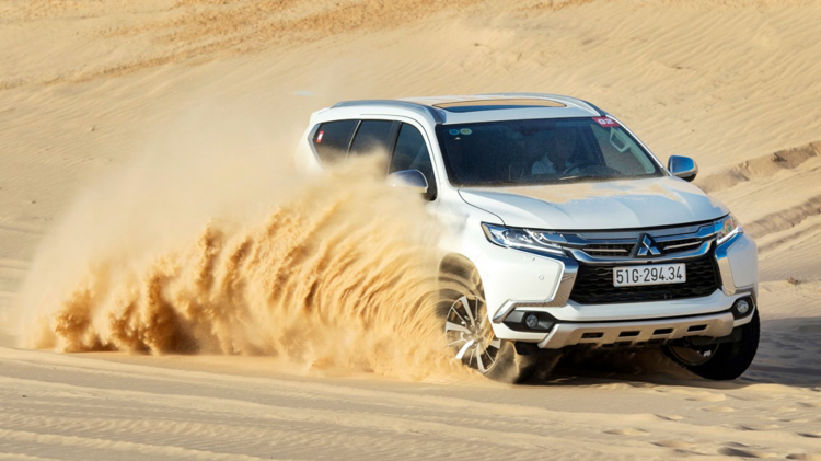 Hé lộ Mitsubishi Pajero Sport 2018 máy dầu AT, giá dự kiến từ 1,06 tỷ Hé lộ Mitsubishi Pajero Sport 2018 máy dầu AT, giá dự kiến từ 1,06 tỷ