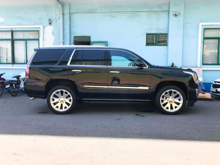 SUV hạng sang cỡ lớn Cadillac Escalade 2019 phiên bản Platinum cao cấp về Việt Nam