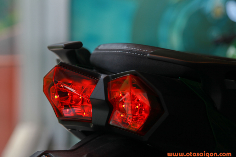 Cận cảnh Kawasaki H2 SX, xe sport-touring giá gần 1 tỷ đồng tại Việt Nam