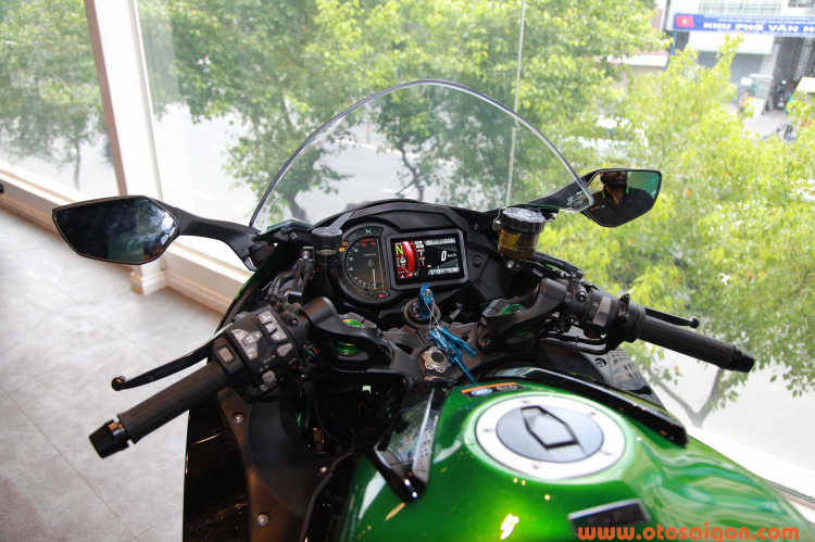 Cận cảnh Kawasaki H2 SX, xe sport-touring giá gần 1 tỷ đồng tại Việt Nam