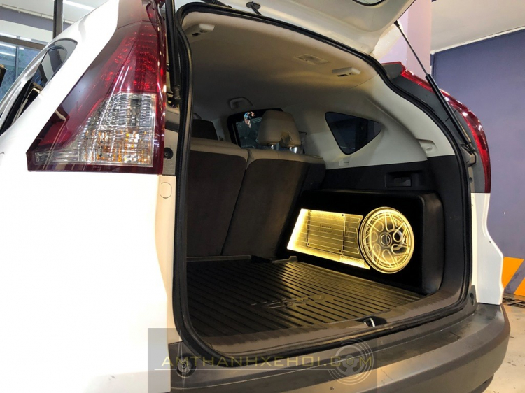 Độ âm thanh cho Honda CRV 2014 với thiết kế gọn gàng.