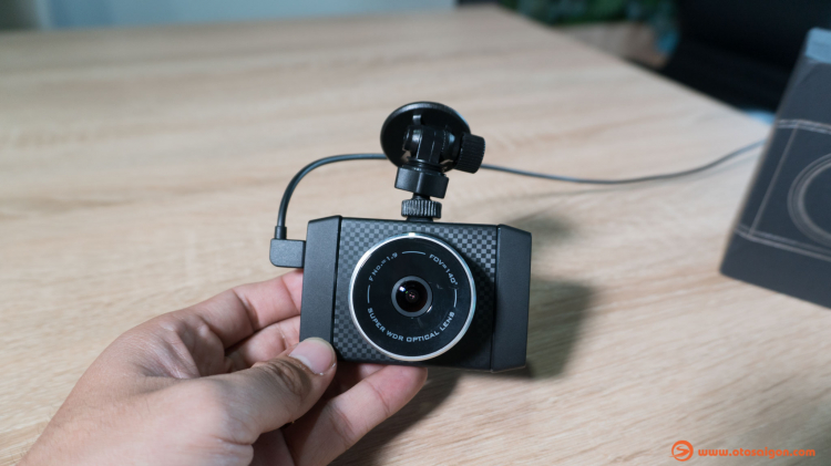 Đánh giá camera hành trình Xiaomi Yi 2.7K, Transcend DP230, Blackvue DR590