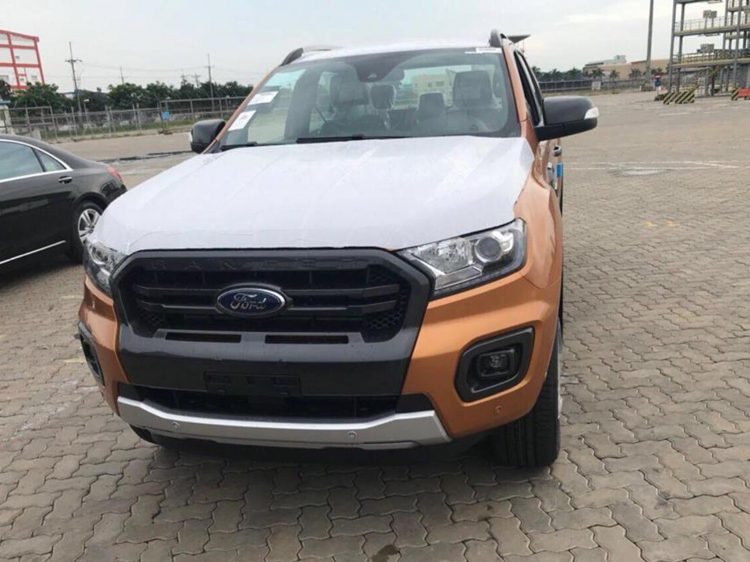 Ford Everest và Ranger 2019 cập cảng sắp giới thiệu tại Việt Nam