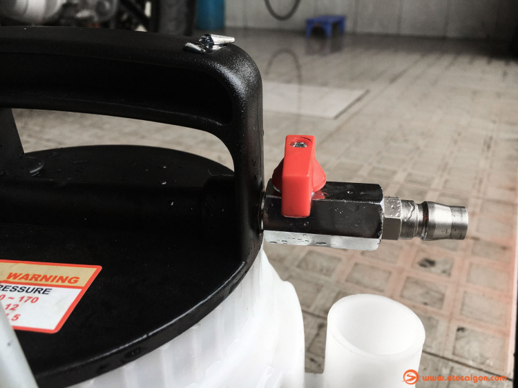 [Video] Giới thiệu dụng cụ cân chỉnh áp suất dầu thắng đĩa - brake bleeder