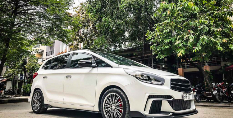 Kia Rondo được đem độ bodykit thể thao tại TP.HCM