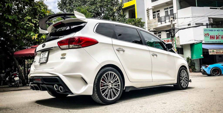 Kia Rondo được đem độ bodykit thể thao tại TP.HCM