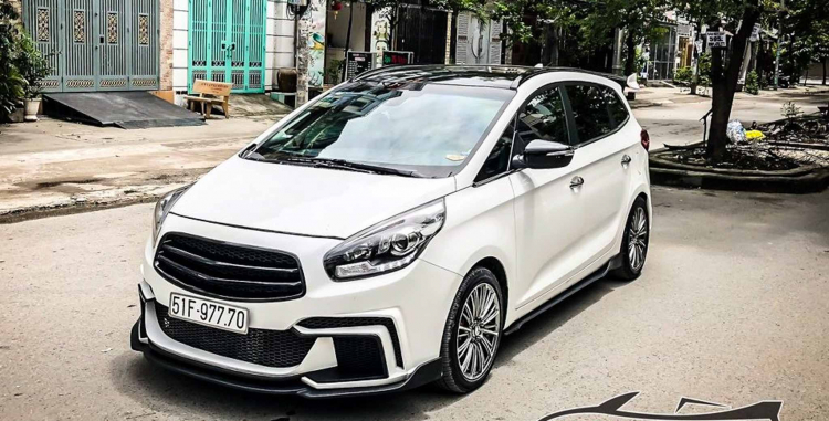 Kia Rondo được đem độ bodykit thể thao tại TP.HCM