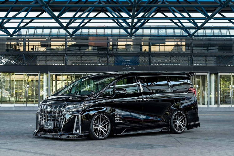 Toyota Alphard 2018 thêm ấn tượng hơn với gói độ từ Rowen International