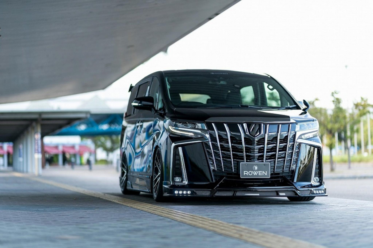 Toyota Alphard 2018 thêm ấn tượng hơn với gói độ từ Rowen International