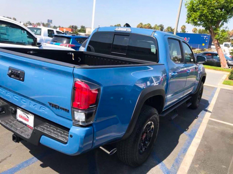 Bán tải hiệu năng cao Toyota Tacoma TRD PRO 4x4 sắp được đưa về Việt Nam