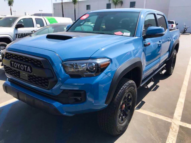 Bán tải hiệu năng cao Toyota Tacoma TRD PRO 4x4 sắp được đưa về Việt Nam