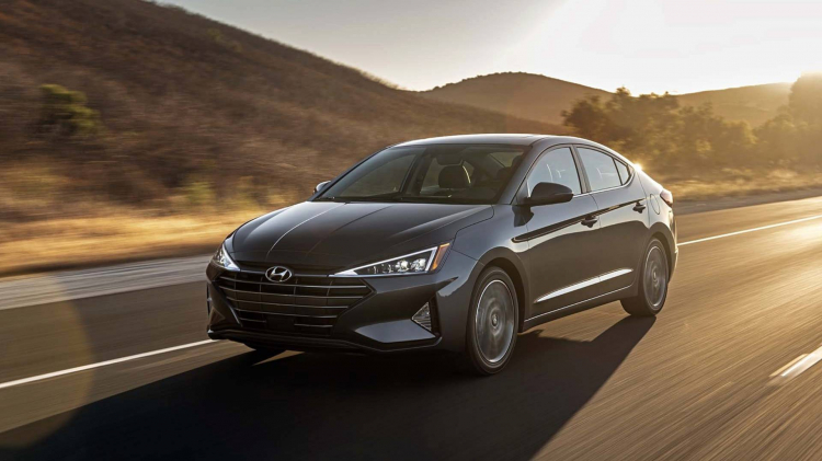 Hyundai Elantra 2019: thiết kế sắc sảo hơn, nhiều công nghệ hơn