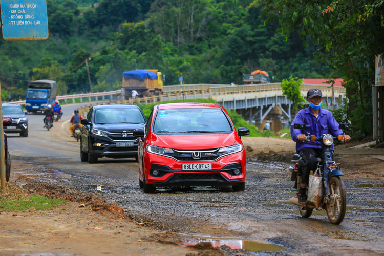 Đi 400 km, Honda Jazz tiêu hao trung bình 4,5L/100km; CR-V "uống" 5,5L/100km