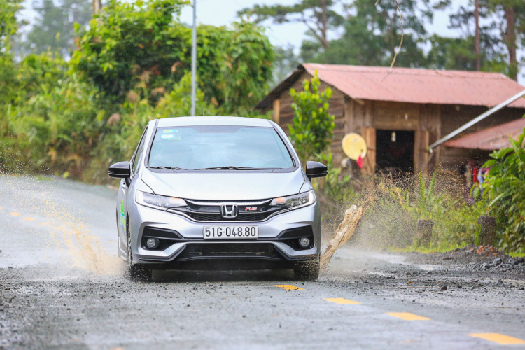 Đi 400 km, Honda Jazz tiêu hao trung bình 4,5L/100km; CR-V "uống" 5,5L/100km