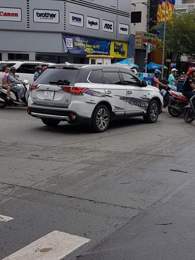Mitsubishi Outlander - Một ẩn số mệt óc Mitsubishi Outlander - Một ẩn số mệt óc