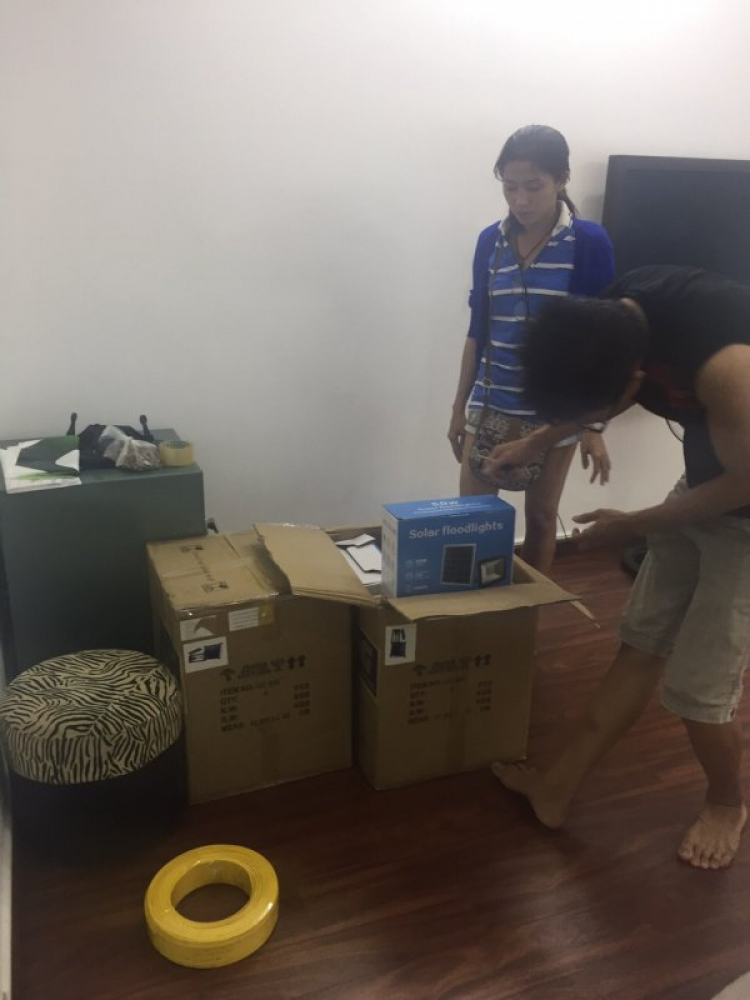 Thiện nguyện: Quà cho "Buôn Mười điều KHÔNG CÓ" ở Cheng Leng! Thiện nguyện: Quà cho "Buôn Mười điều KHÔNG CÓ" ở Cheng Leng!