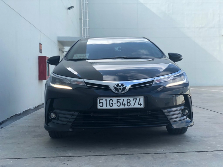 Toyota Altis 2.0V Sport 2018 chạy lướt 4000 km