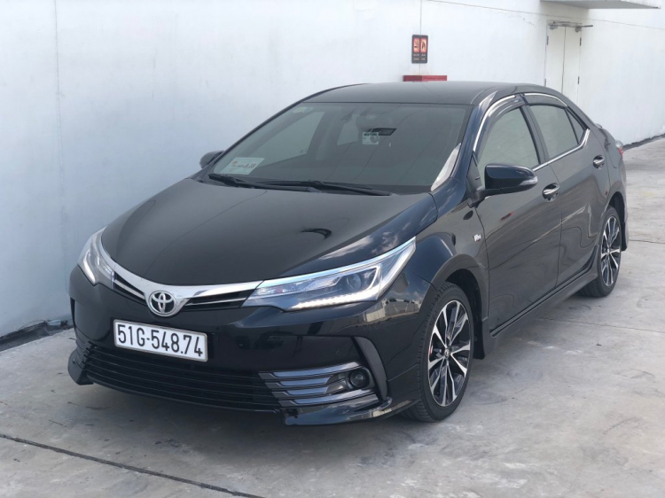 Toyota Altis 2.0V Sport 2018 chạy lướt 4000 km