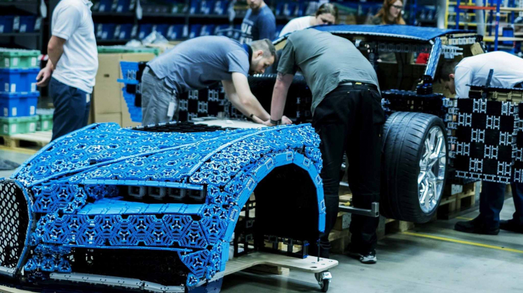 Mô hình Bugatti Chiron bằng LEGO tỷ lệ 1:1; có thể cầm lái được