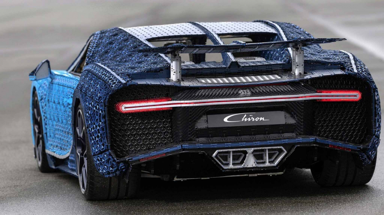 Mô hình Bugatti Chiron bằng LEGO tỷ lệ 1:1; có thể cầm lái được