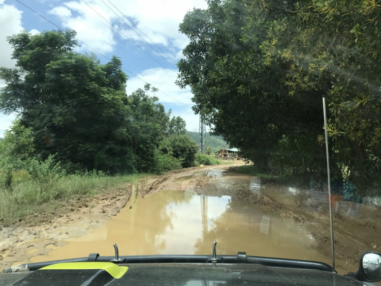 Thiện nguyện: Quà cho "Buôn Mười điều KHÔNG CÓ" ở Cheng Leng!