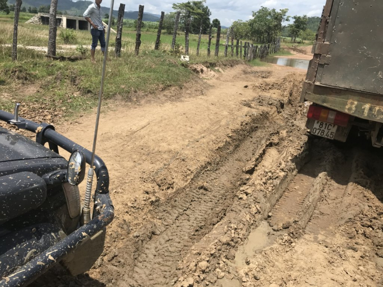 Thiện nguyện: Quà cho "Buôn Mười điều KHÔNG CÓ" ở Cheng Leng!