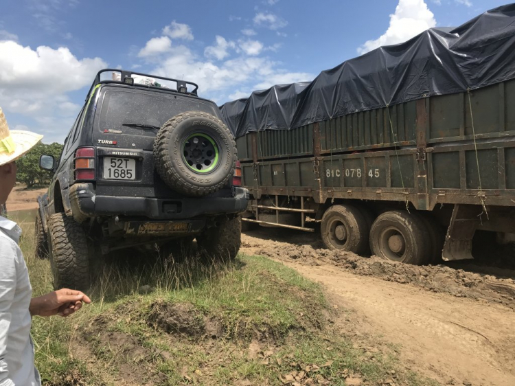 Thiện nguyện: Quà cho "Buôn Mười điều KHÔNG CÓ" ở Cheng Leng!