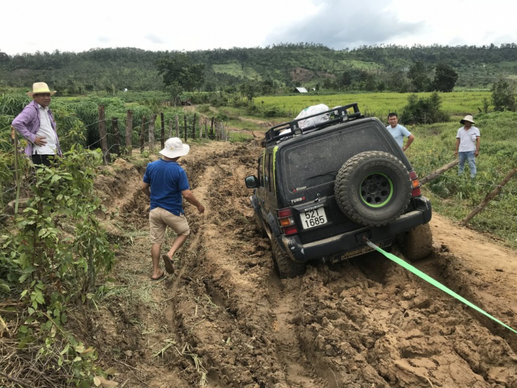 Thiện nguyện: Quà cho "Buôn Mười điều KHÔNG CÓ" ở Cheng Leng!