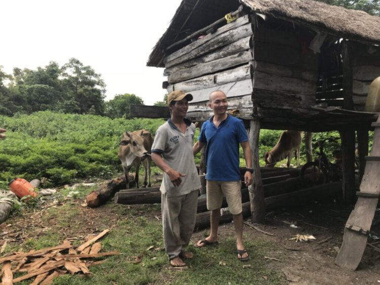 Thiện nguyện: Quà cho "Buôn Mười điều KHÔNG CÓ" ở Cheng Leng!