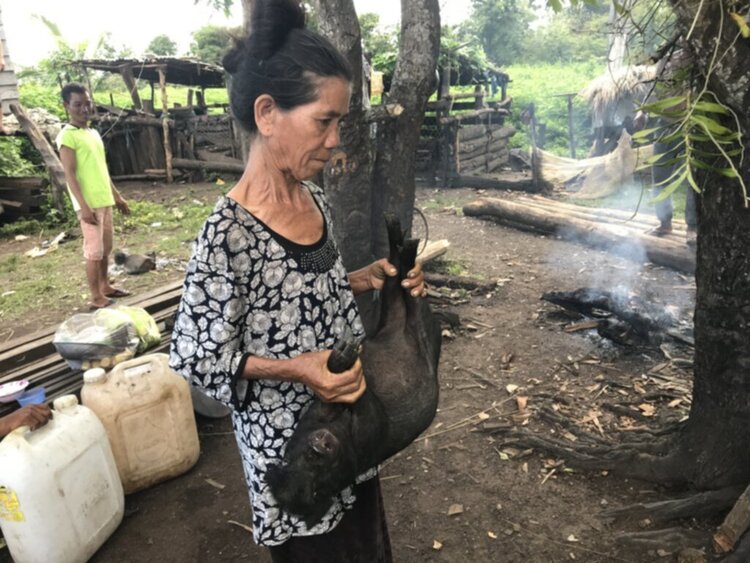 Thiện nguyện: Quà cho "Buôn Mười điều KHÔNG CÓ" ở Cheng Leng!