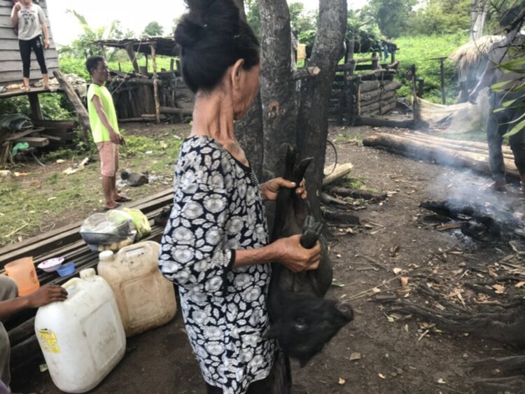 Thiện nguyện: Quà cho "Buôn Mười điều KHÔNG CÓ" ở Cheng Leng!