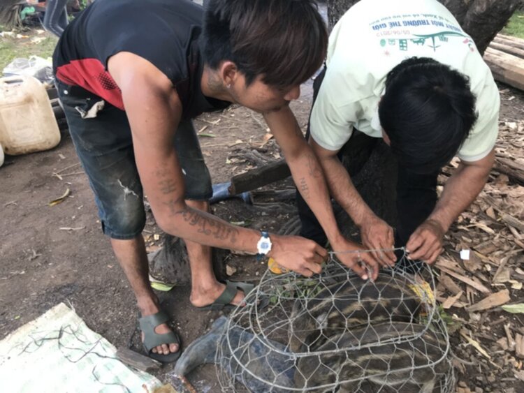 Thiện nguyện: Quà cho "Buôn Mười điều KHÔNG CÓ" ở Cheng Leng!