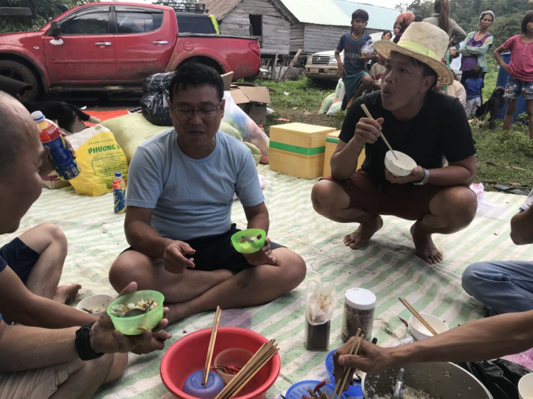 Thiện nguyện: Quà cho "Buôn Mười điều KHÔNG CÓ" ở Cheng Leng! Thiện nguyện: Quà cho "Buôn Mười điều KHÔNG CÓ" ở Cheng Leng!