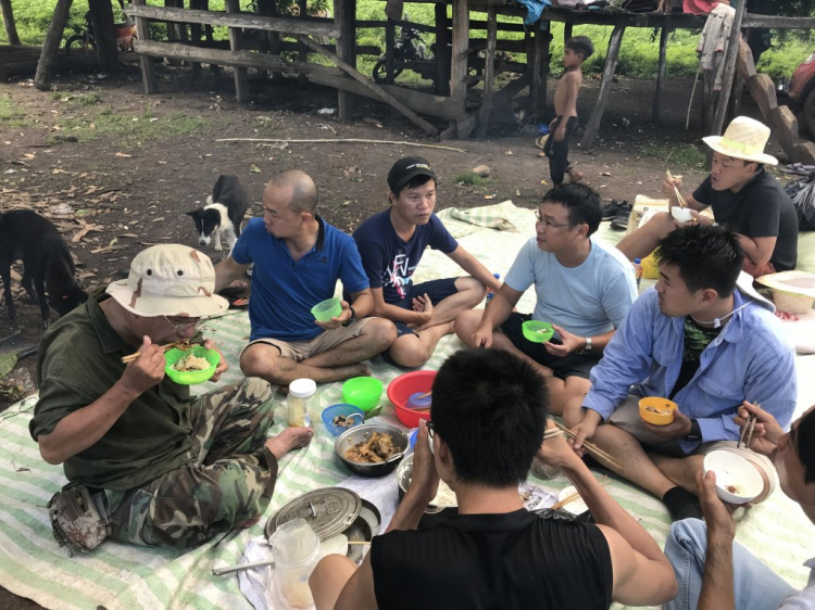 Thiện nguyện: Quà cho "Buôn Mười điều KHÔNG CÓ" ở Cheng Leng! Thiện nguyện: Quà cho "Buôn Mười điều KHÔNG CÓ" ở Cheng Leng!