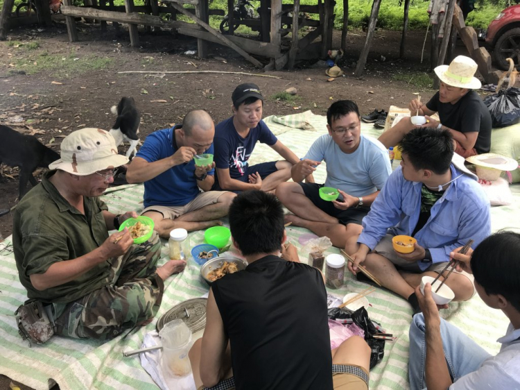 Thiện nguyện: Quà cho "Buôn Mười điều KHÔNG CÓ" ở Cheng Leng! Thiện nguyện: Quà cho "Buôn Mười điều KHÔNG CÓ" ở Cheng Leng!