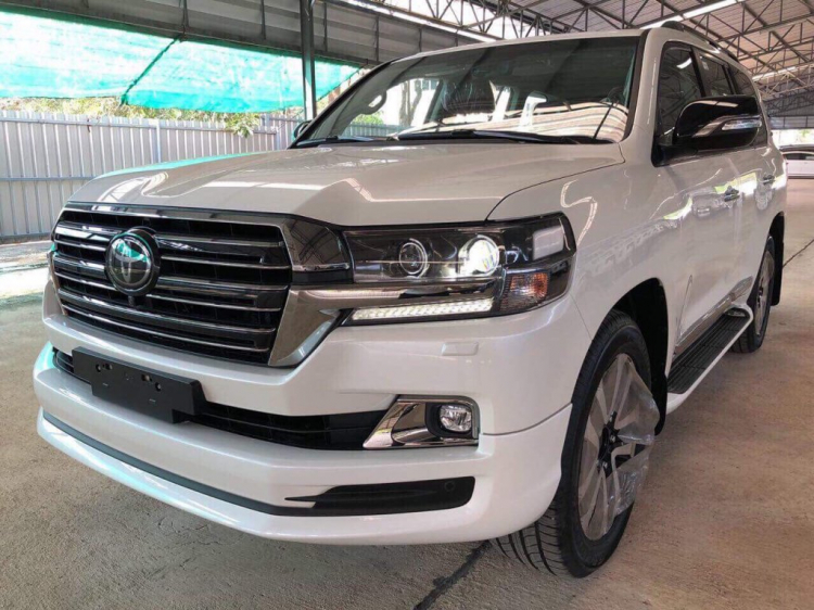 Toyota Land Cruiser 2017 cập cảng Việt Nam, giá hơn 4 tỷ đồng Toyota Land Cruiser 2017 cập cảng Việt Nam, giá hơn 4 tỷ đồng
