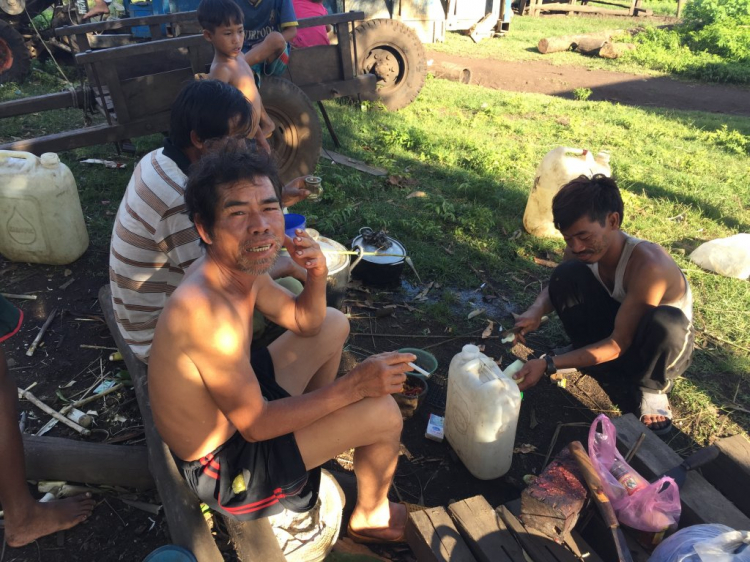 Thiện nguyện: Quà cho "Buôn Mười điều KHÔNG CÓ" ở Cheng Leng! Thiện nguyện: Quà cho "Buôn Mười điều KHÔNG CÓ" ở Cheng Leng!