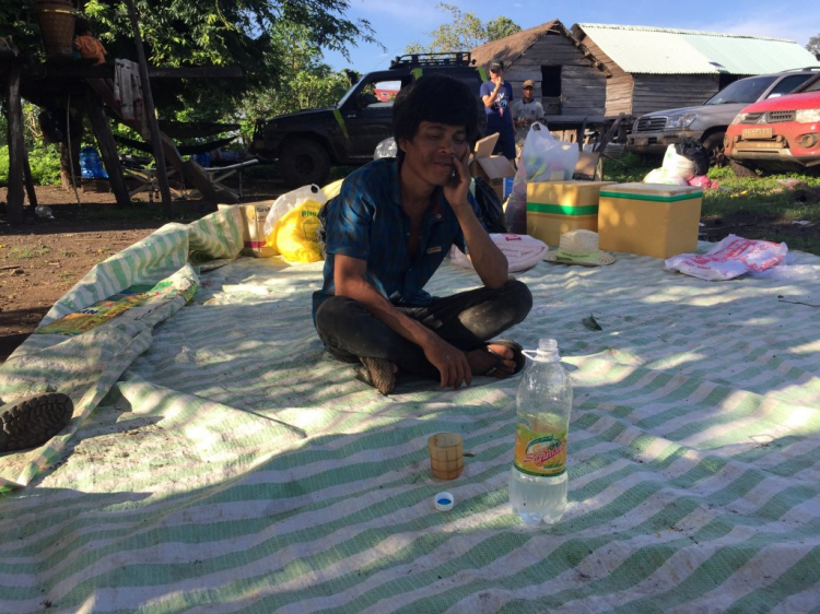 Thiện nguyện: Quà cho "Buôn Mười điều KHÔNG CÓ" ở Cheng Leng! Thiện nguyện: Quà cho "Buôn Mười điều KHÔNG CÓ" ở Cheng Leng!