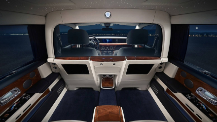 rolls-royce-phantom-privacy-suite (8).jpg