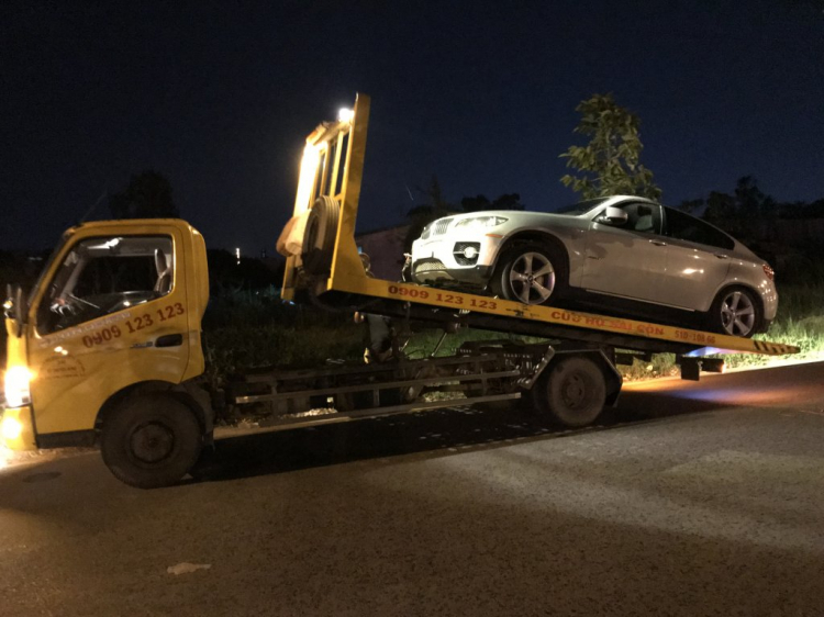 Cấp cứu. Xe bị xịt bầu hơi Cấp cứu. Xe bị xịt bầu hơi