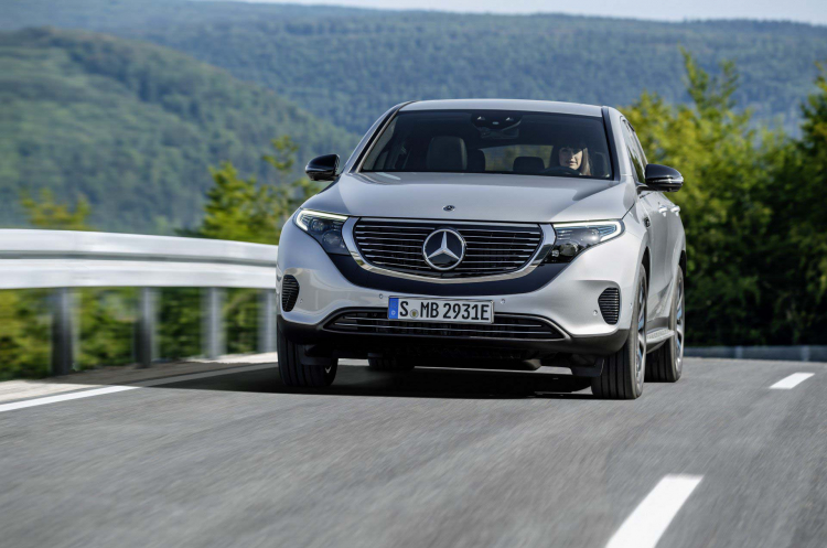 Mercedes giới thiệu mẫu crossover điện EQC hoàn toàn mới