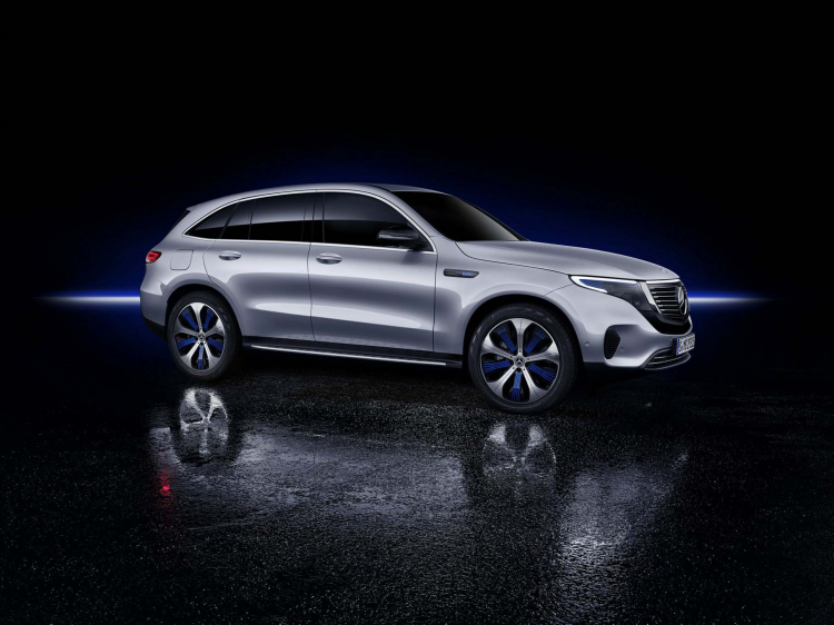 Mercedes giới thiệu mẫu crossover điện EQC hoàn toàn mới