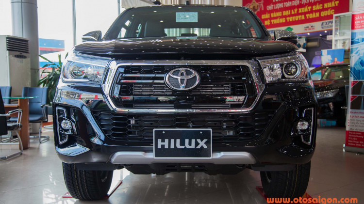 Toyota Hilux 2018: Đã "ngon" nay càng "ngon" hơn với 7 túi khí